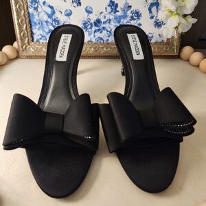 Steve Madden Black Mules Sleek and Stylish